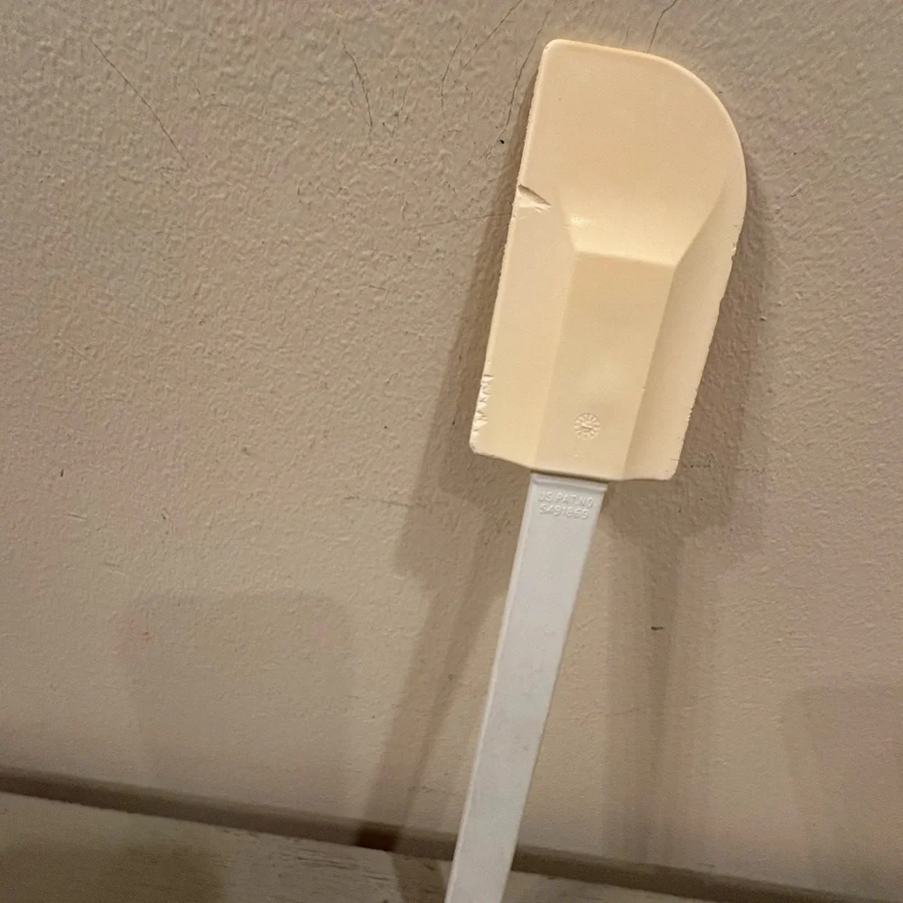 Pampered Chef Classic Silicone Scraper